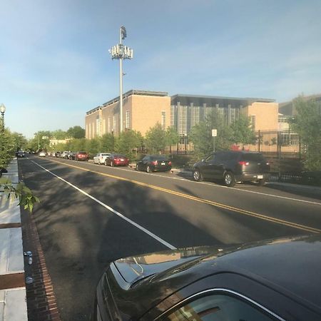 Steps To Convention Center, Downtown Dc, And Metro Station: Private And Comfortable Bedroom/Bathroom Washington Eksteriør billede